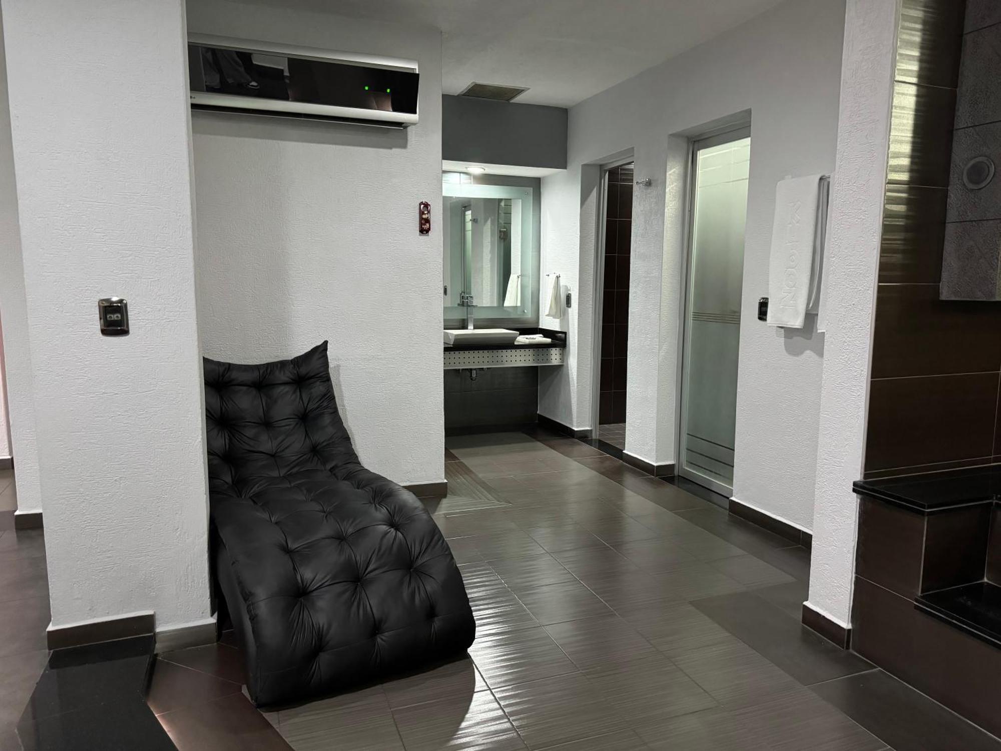 Kuboz Motor Hotel  Zapopan Exterior foto