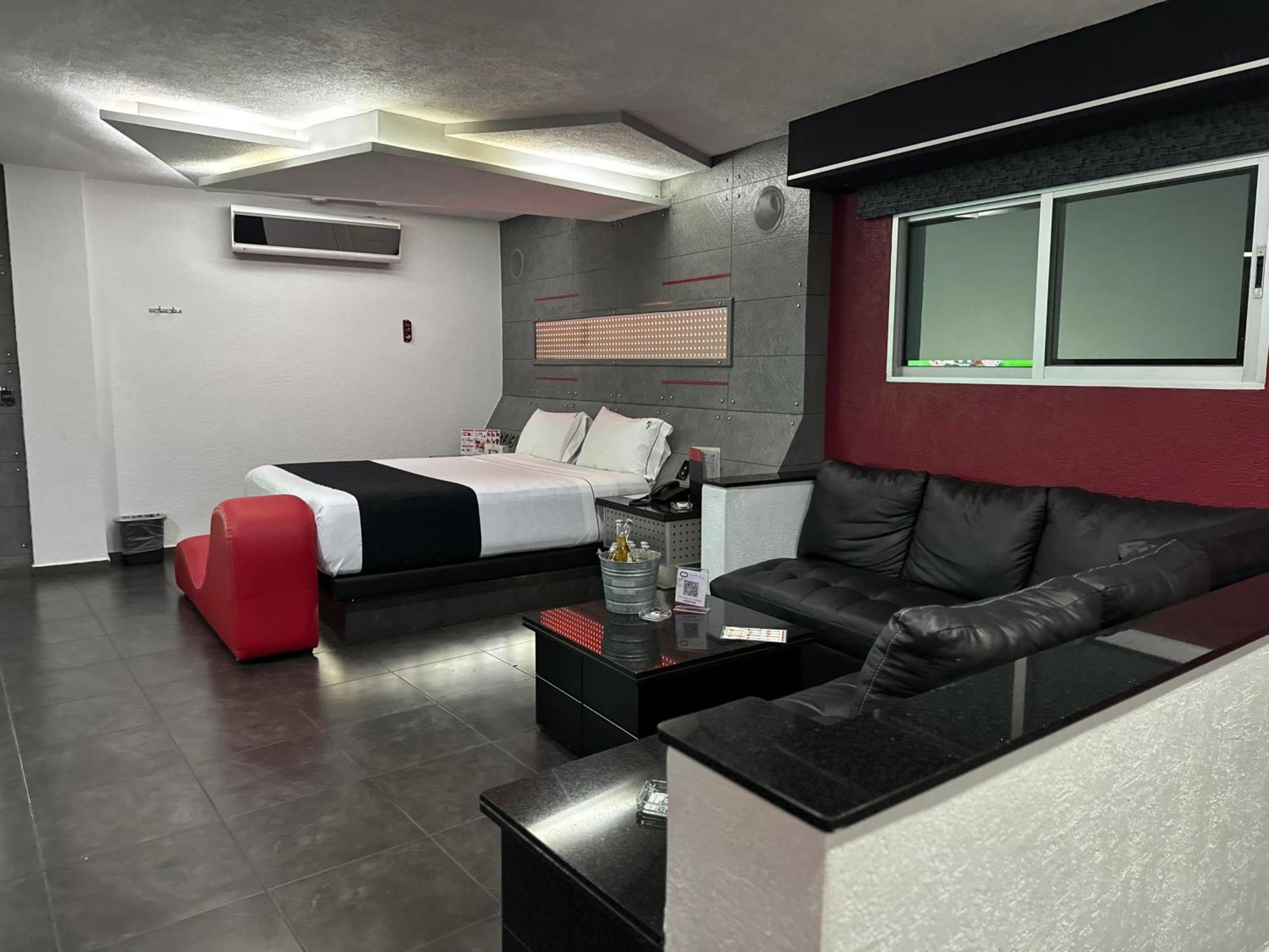 Kuboz Motor Hotel  Zapopan Exterior foto